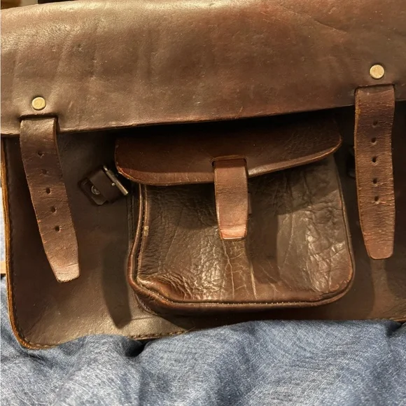Brown Vintage Leather Briefcase with Adjustable Strap and Buckle Closure - Picture 2 of 14